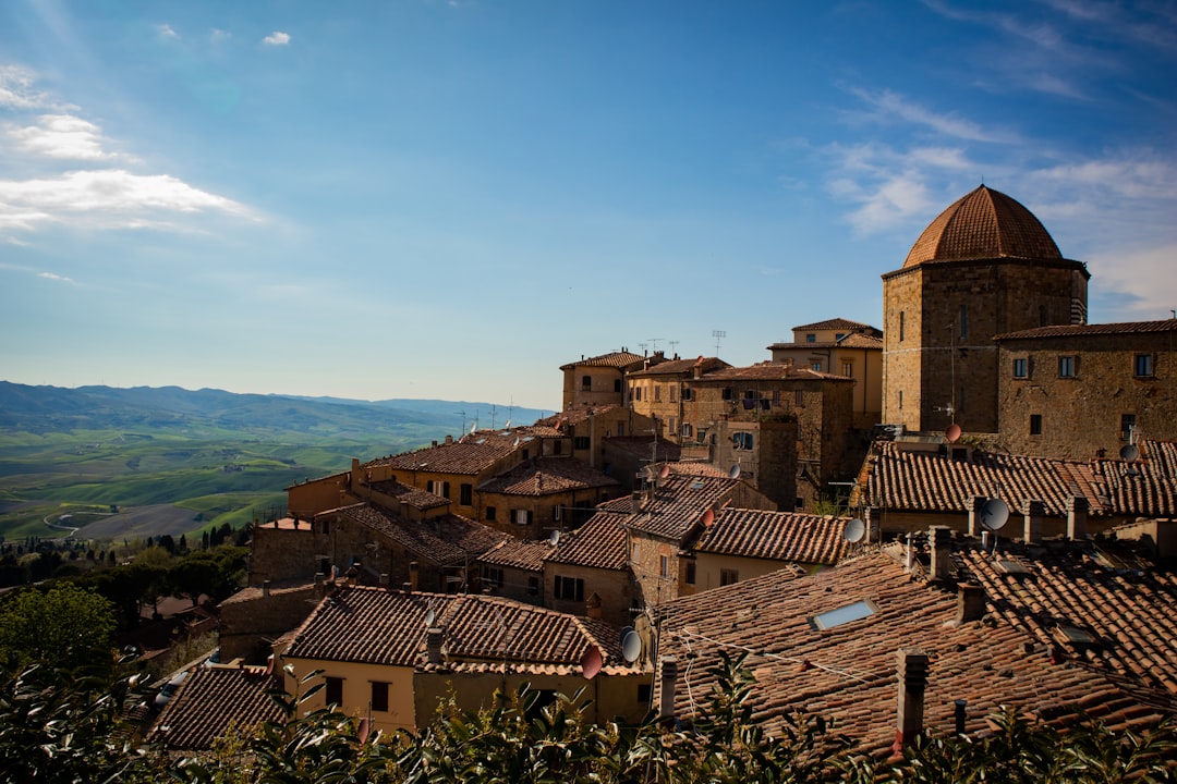 Wandelroutes Volterra: Verken Etruskische paden & Toscaanse vergezichten