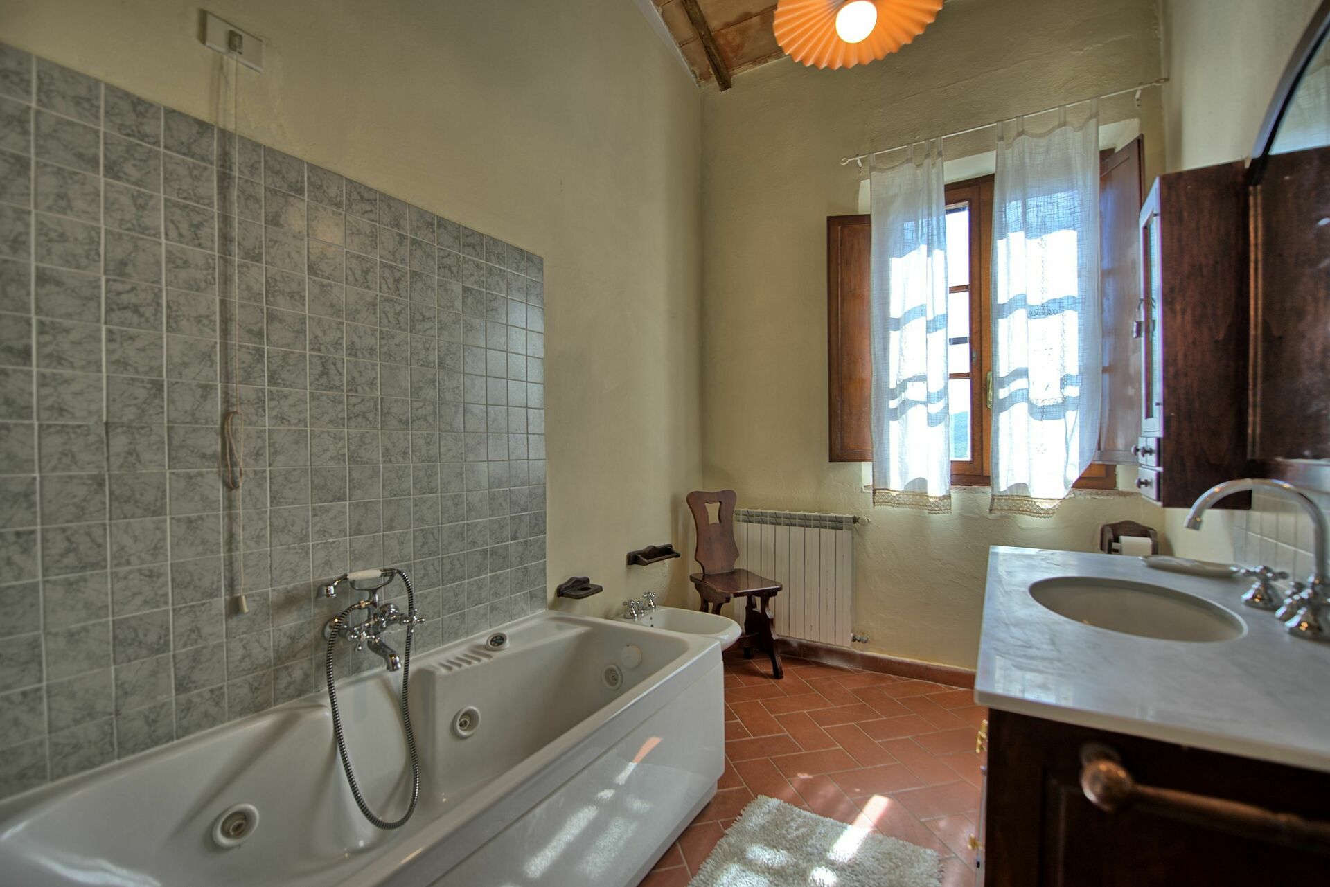 Cerretalta badkamer in San Quirico D'orcia