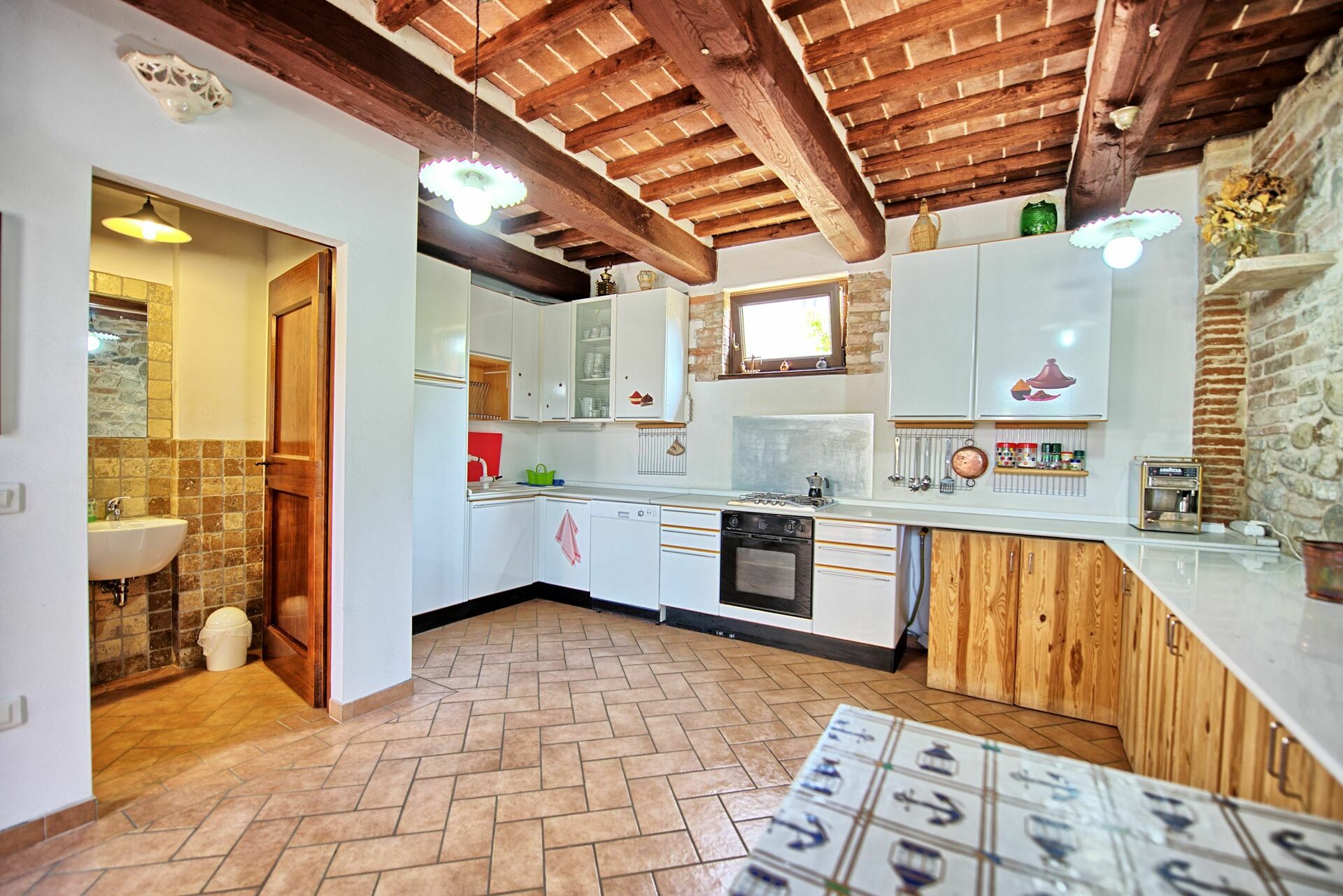 Casale Tiziano badkamer in Fighille