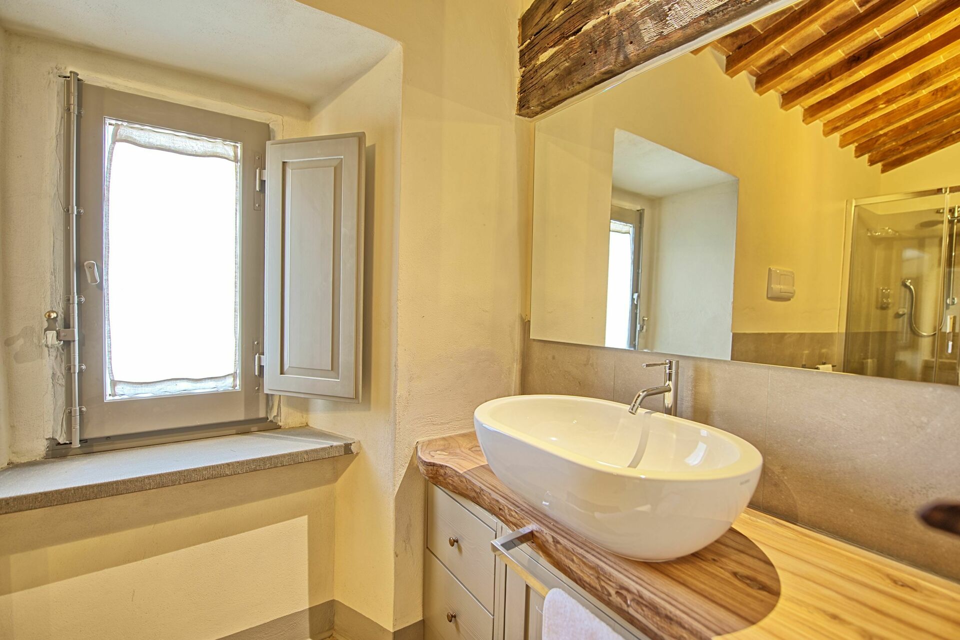 Casa La Fonte badkamer in Cortona