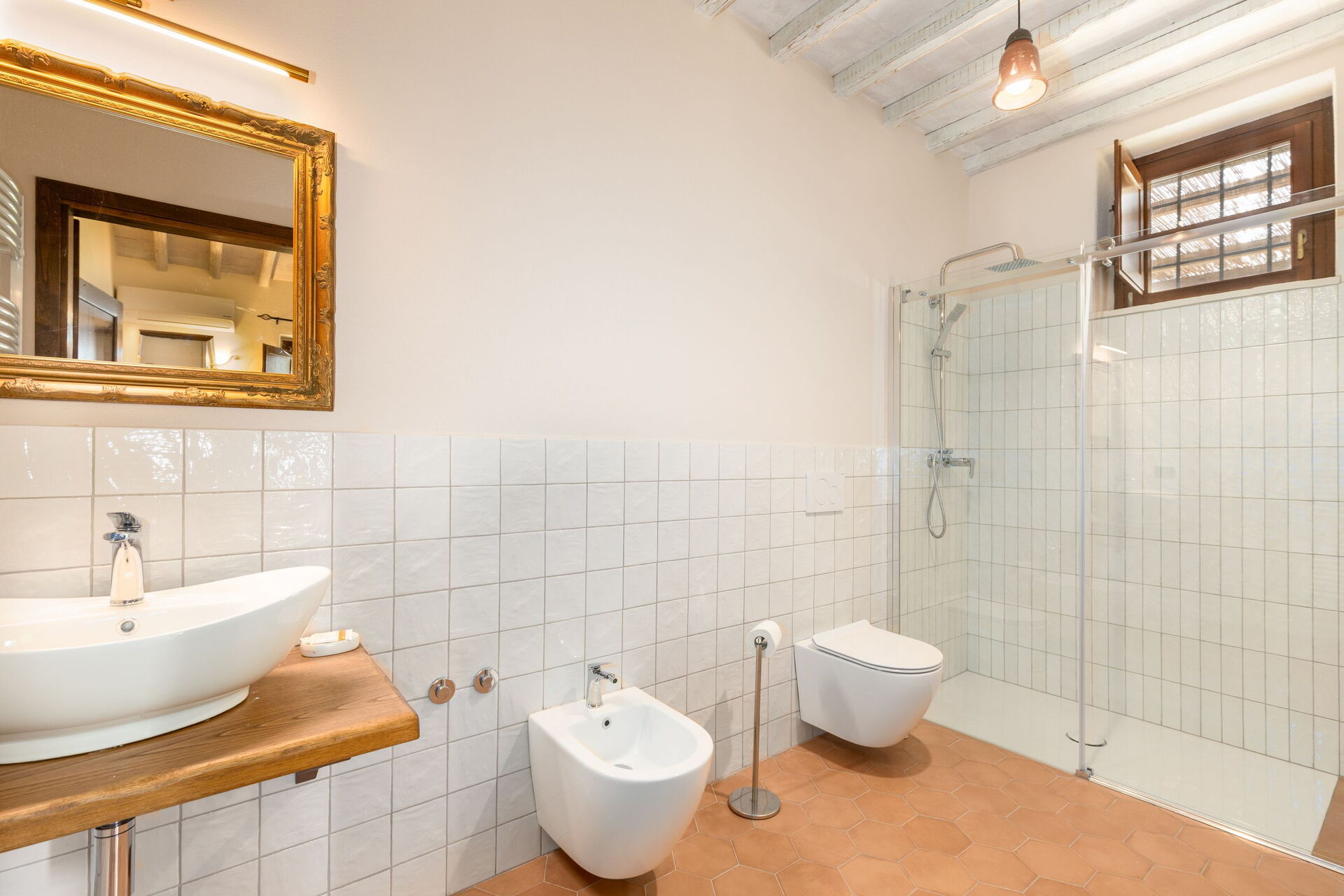 Casale Santa Francesca badkamer in Campiglia D'orcia