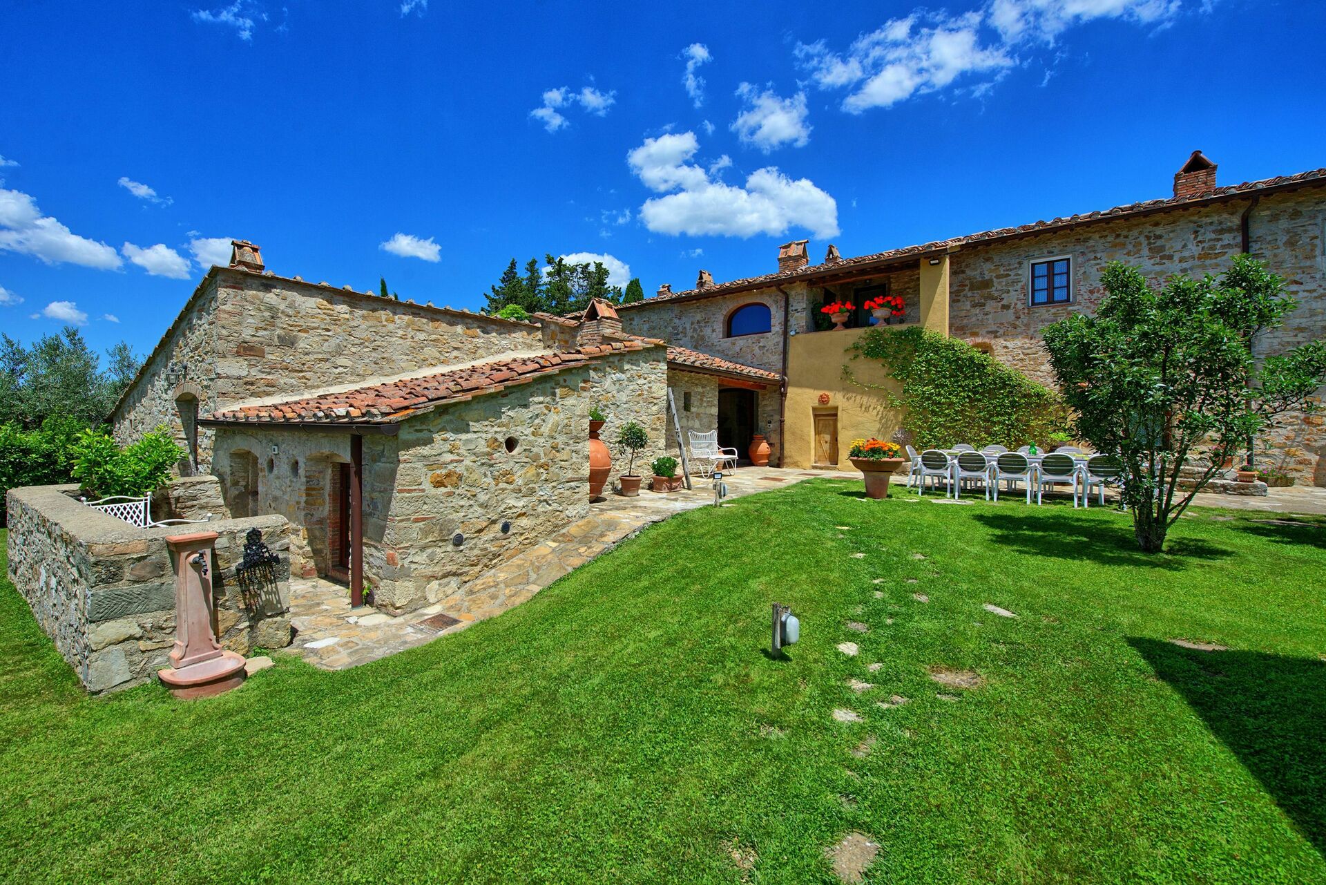 Villa Sonia tuin in Madonna Di Pietracupa