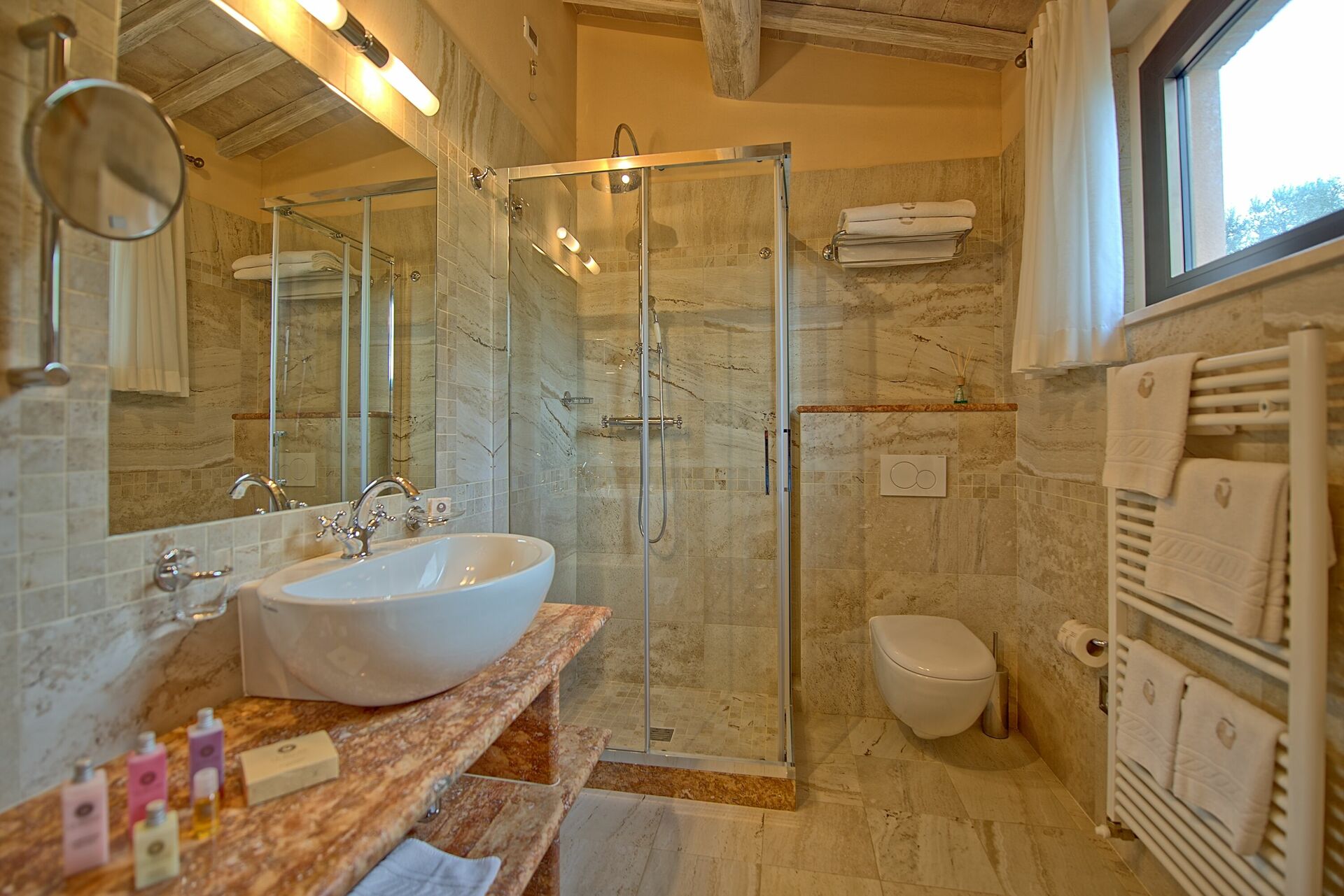 Villa Le Buche badkamer in Sarteano