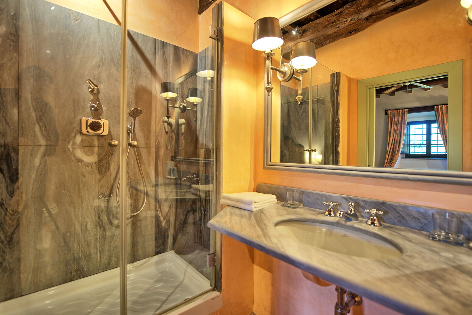 Villa Paneretta interieur in Monsanto Ii