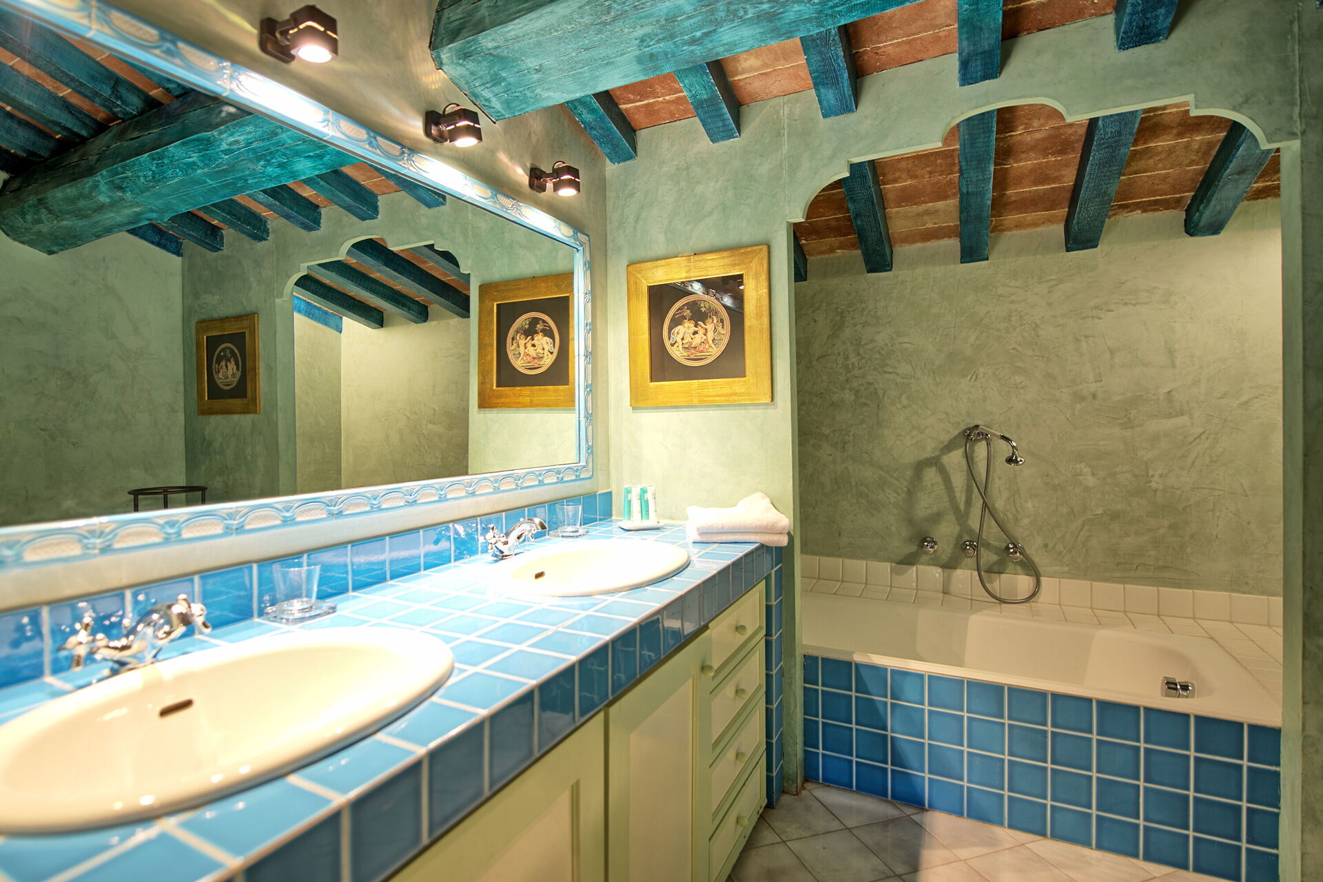 Villa Paneretta interieur in Monsanto Ii