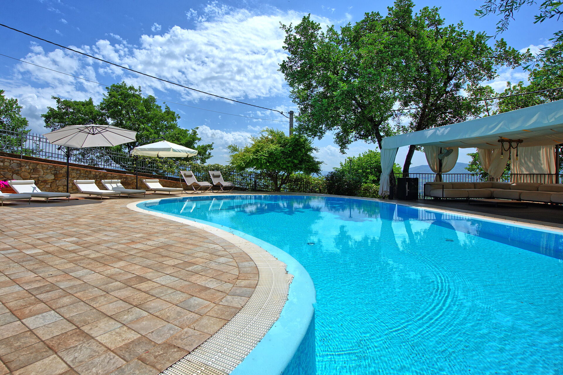 Villa Paradiso tuin in Trestina