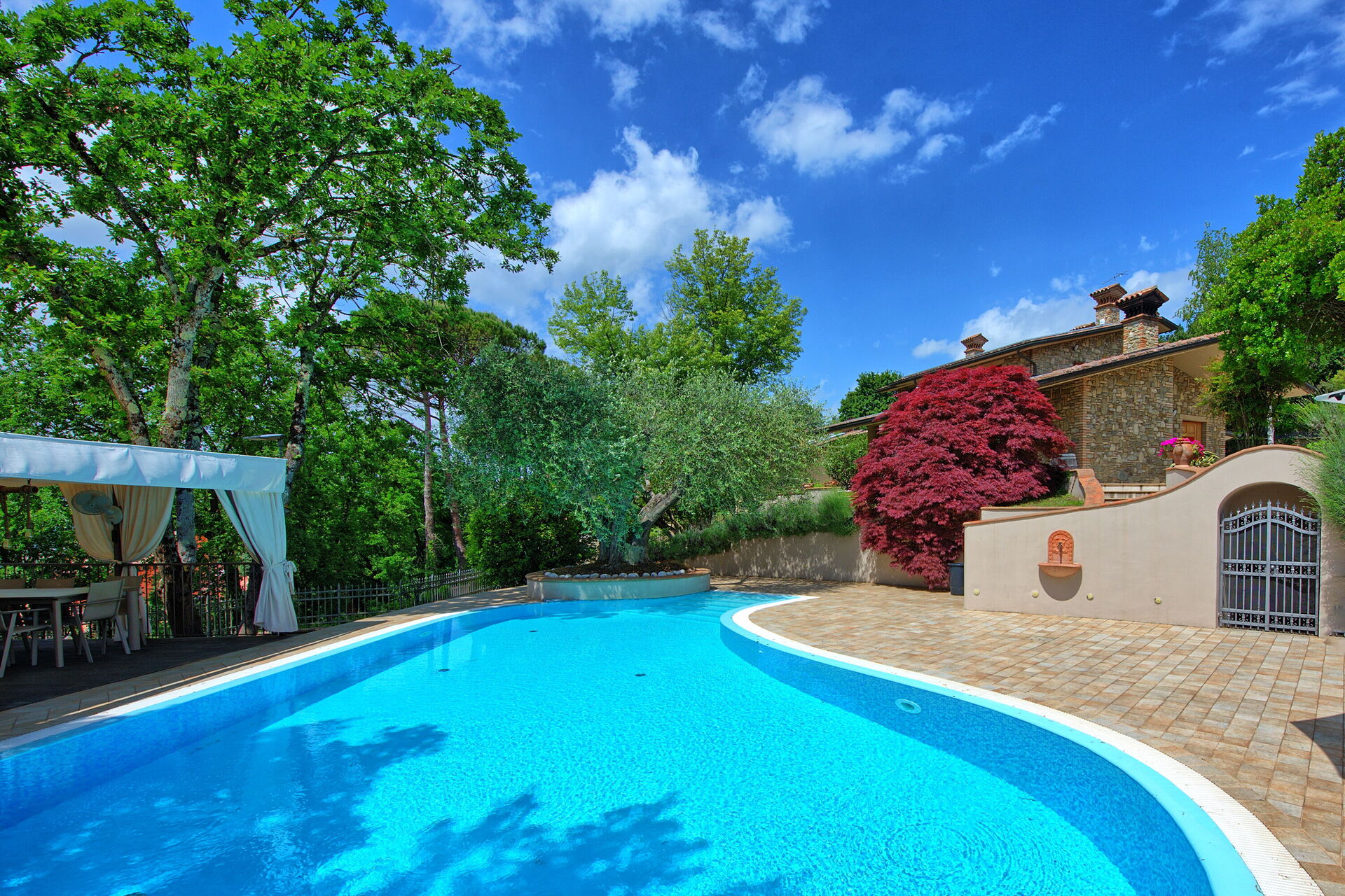 Villa Paradiso tuin in Trestina